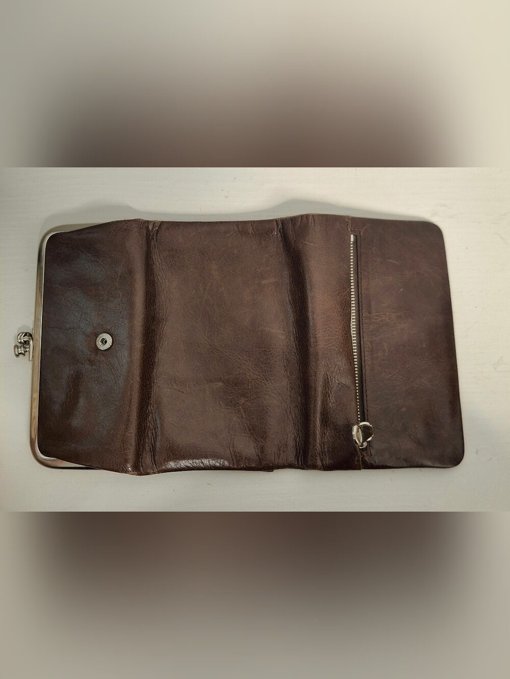 HOBO International Taupe Brown Shoulder Bag + Hobo Leather Kisslock Wallet Set - Picture 8 of 9